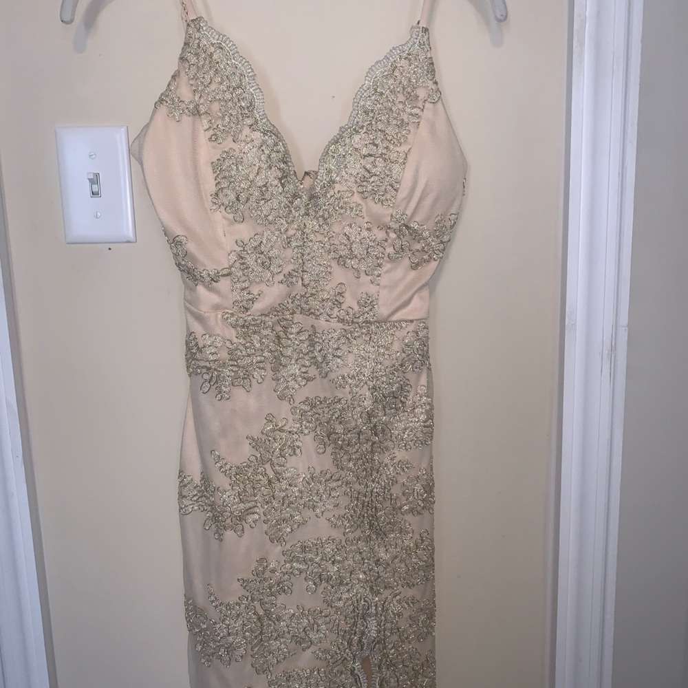 Windsor Gold Lace Embroidered Body Con Halter Party Dress Homecoming Formal Jr S